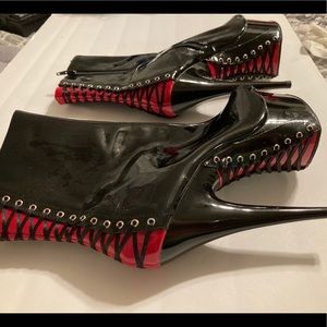 Platform open toed corset of the back booties